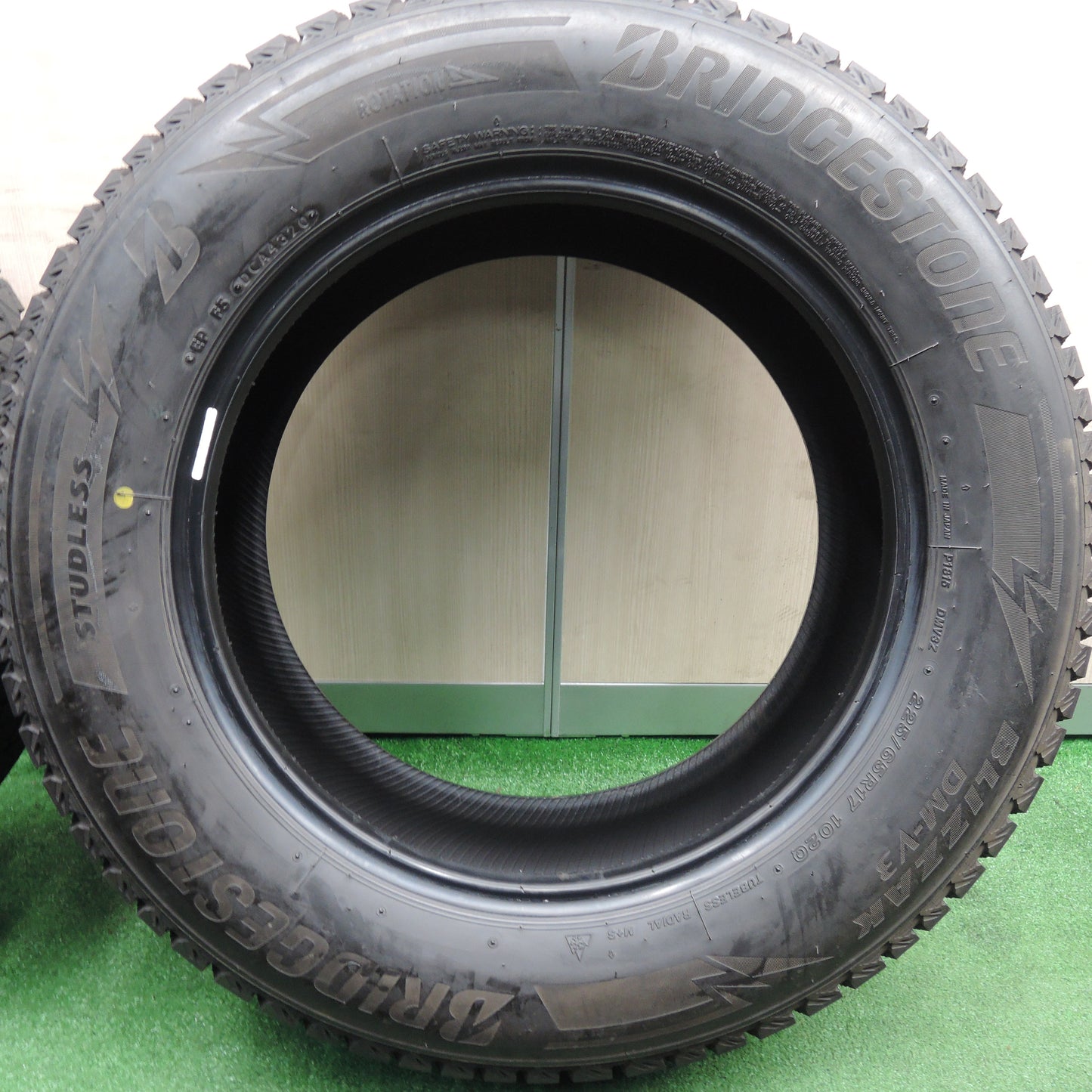 *送料無料*バリ溝！20年！9分★スタッドレス 225/65R17 ブリヂストン ブリザック DM-V3 タイヤ 17インチ ハリアー RAV4 エクストレイル等★3120901HAスタ