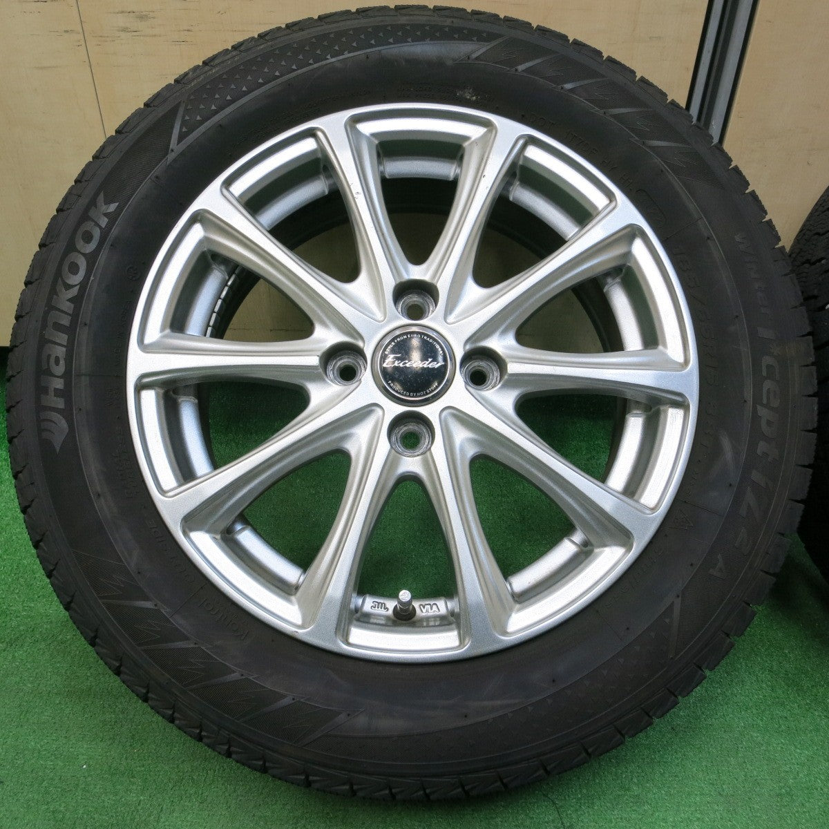 *送料無料*バリ溝！22年！9.5分以上★スタッドレス 185/65R15 ハンコック ウインター アイセプト IZ2A Exceeder エクシーダー 15インチ PCD100/4H★4013107イス