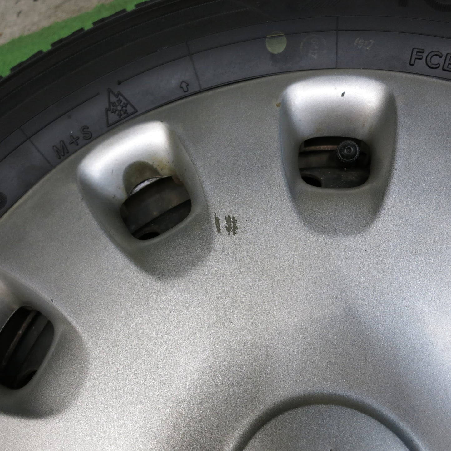 [送料無料]バリ溝！ほぼ10分★ダイハツ タント 純正 スチール 145/80R13 スタッドレス ヨコハマ アイスガード iG50 プラス 13インチ PCD100/4H★3041003Hス