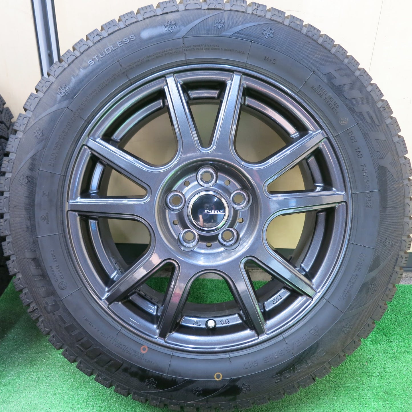 [送料無料]バリ溝！22年！キレイ！ほぼ10分★スタッドレス 195/65R15 ハイフライ Win-turi 212 EMBELY 15インチ PCD100/5H★3051701ヒス