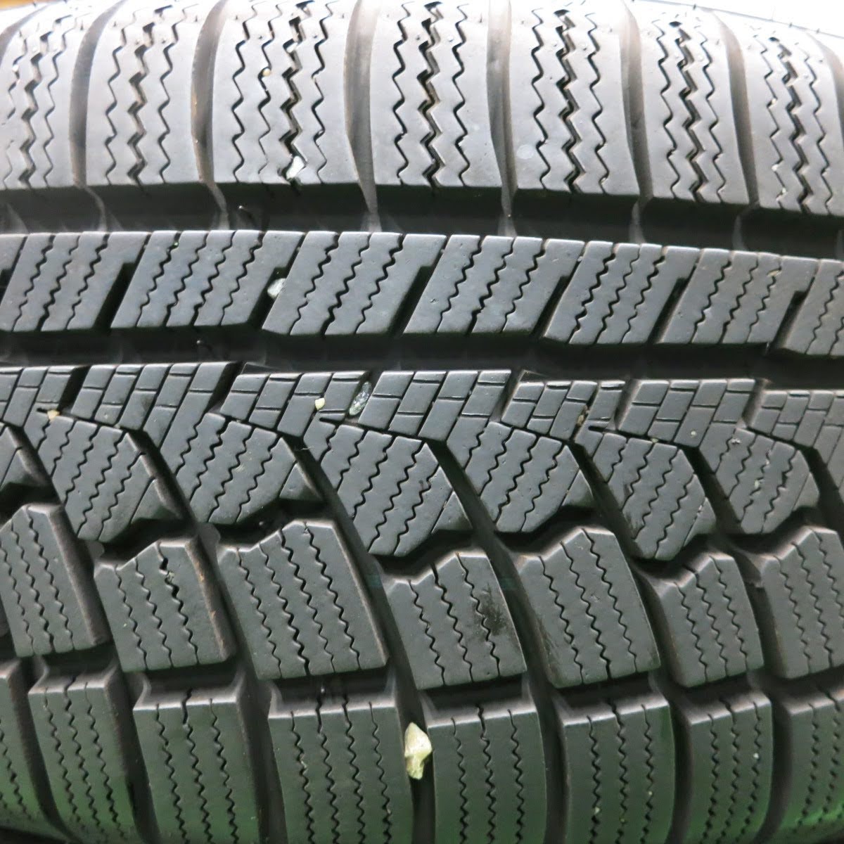 [送料無料]バリ溝！19年！9分★ベンツ ワーゲン 等 IRVINE 205/55R16 スタッドレス ジーテックス WH1000 アーヴィン 16インチ PCD112/5H★3100716HAス