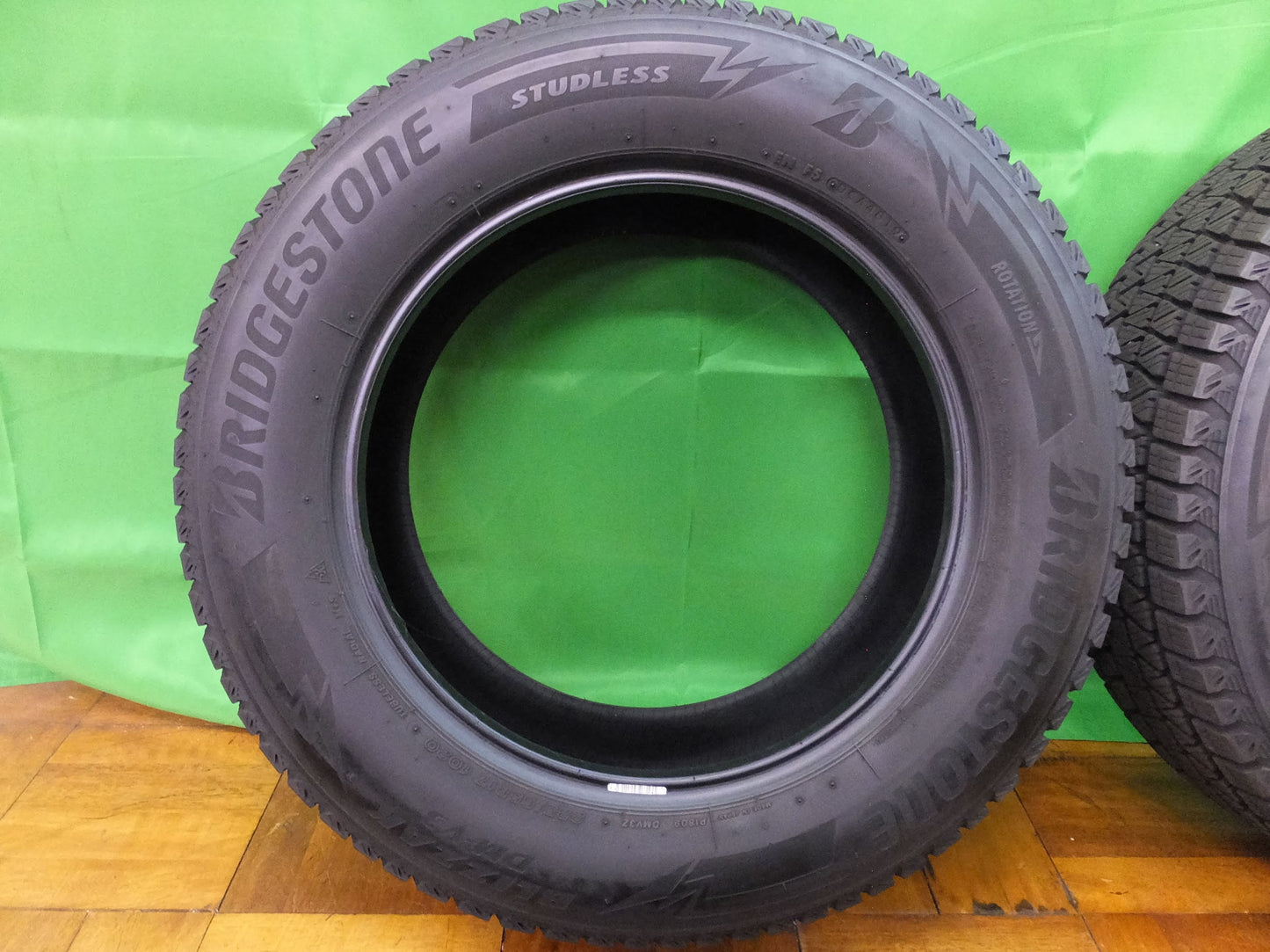 [送料無料]バリ溝！19年製！9.5分★スタッドレス ブリザック DM-V3 225/65R17 ブリヂストン 17インチ タイヤ ハリアー CX-3 CX-8 ヴァンガード 等★1122112ヒスタ