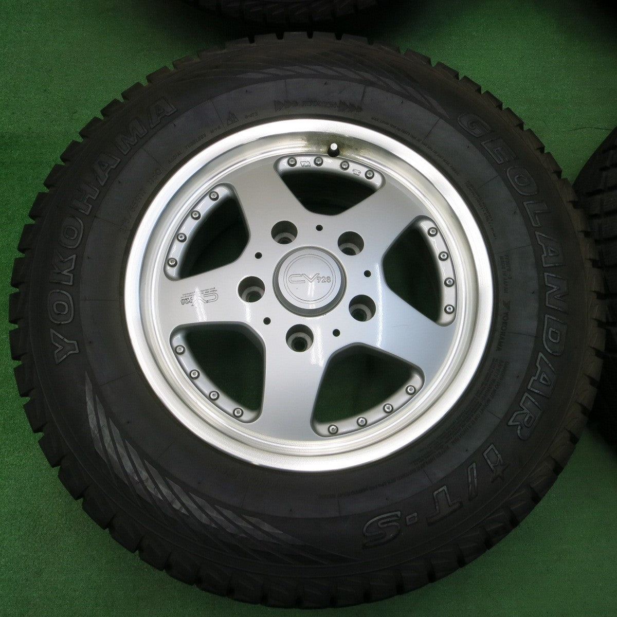 *送料無料* 超バリ溝！ほぼ10分★ランクル 等 275/65R17 スタッドレス ヨコハマ ジオランダー i/T-S CV928 17インチ PCD150/5H★4022604イス