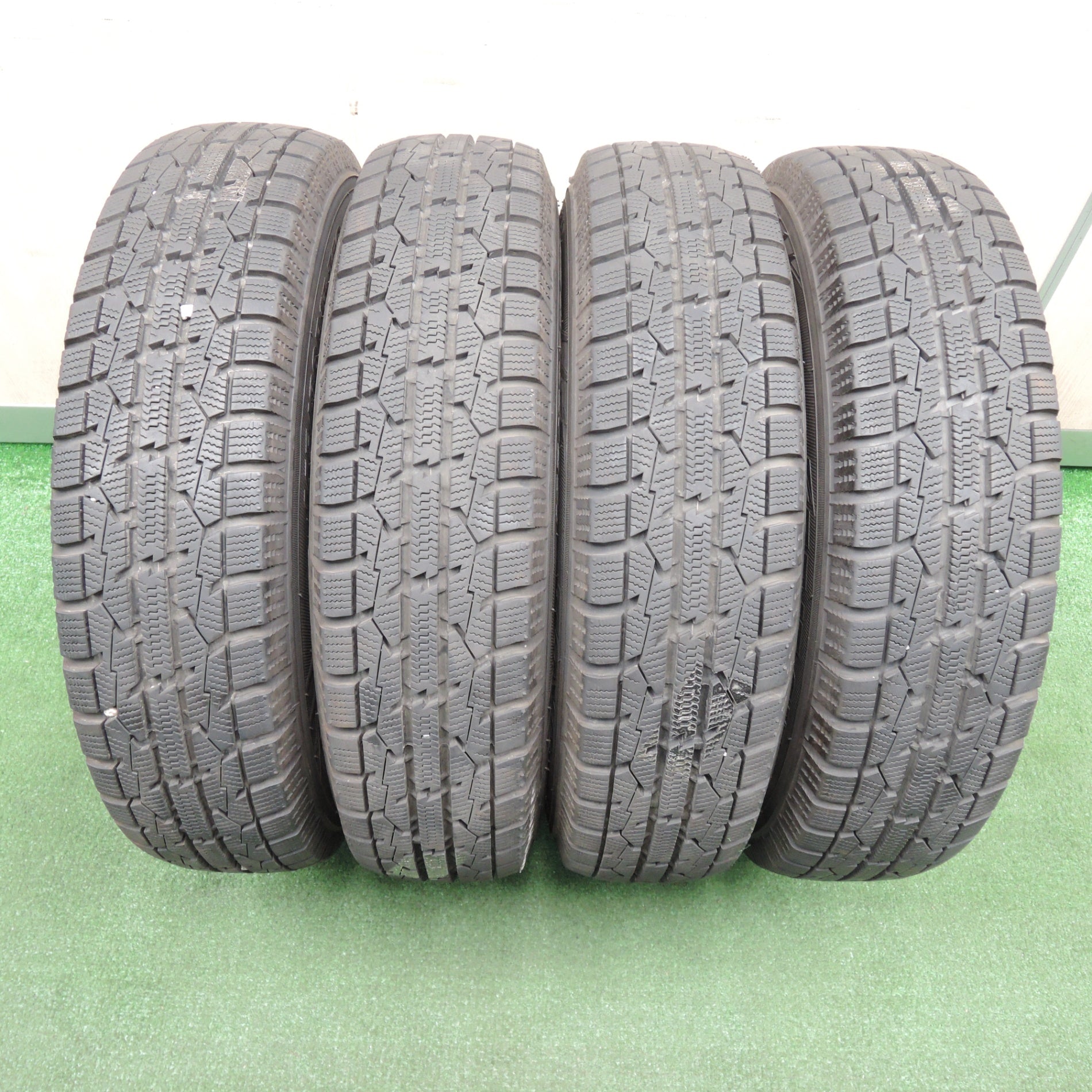 145/80R13 スタッドレス　バリ溝！　運送屋の営業時間内でしたらすぐ発送 送料無料] バリ溝！キレイ！9分☆スタッドレス 145/80R13 SEIN STREET