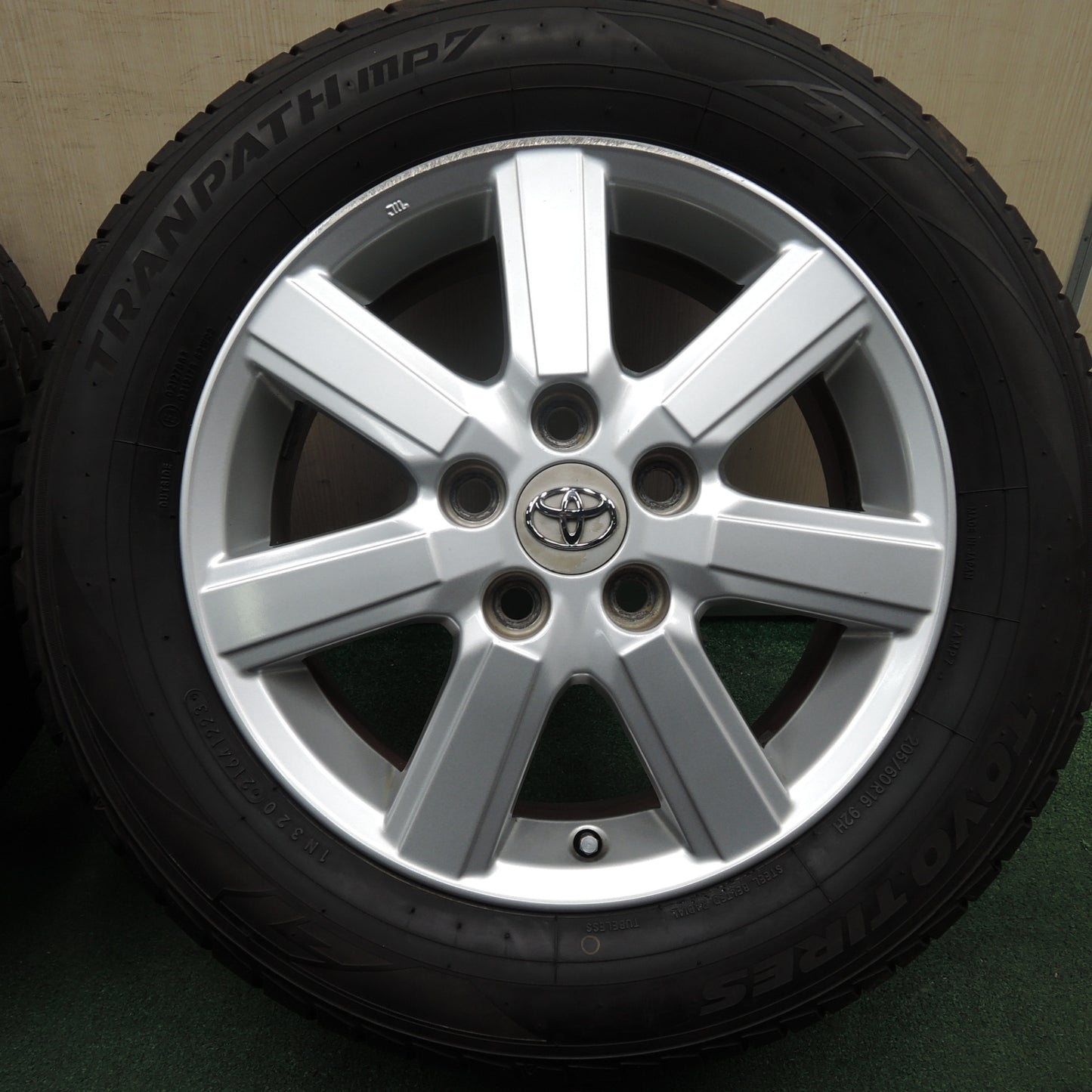 *送料無料* バリ溝！23年！キレイ！9.5分★トヨタ 70系 ヴォクシー 純正 205/60R16 トーヨー トランパス MPZ 16インチ PCD114.3/5H★4021305TNノ