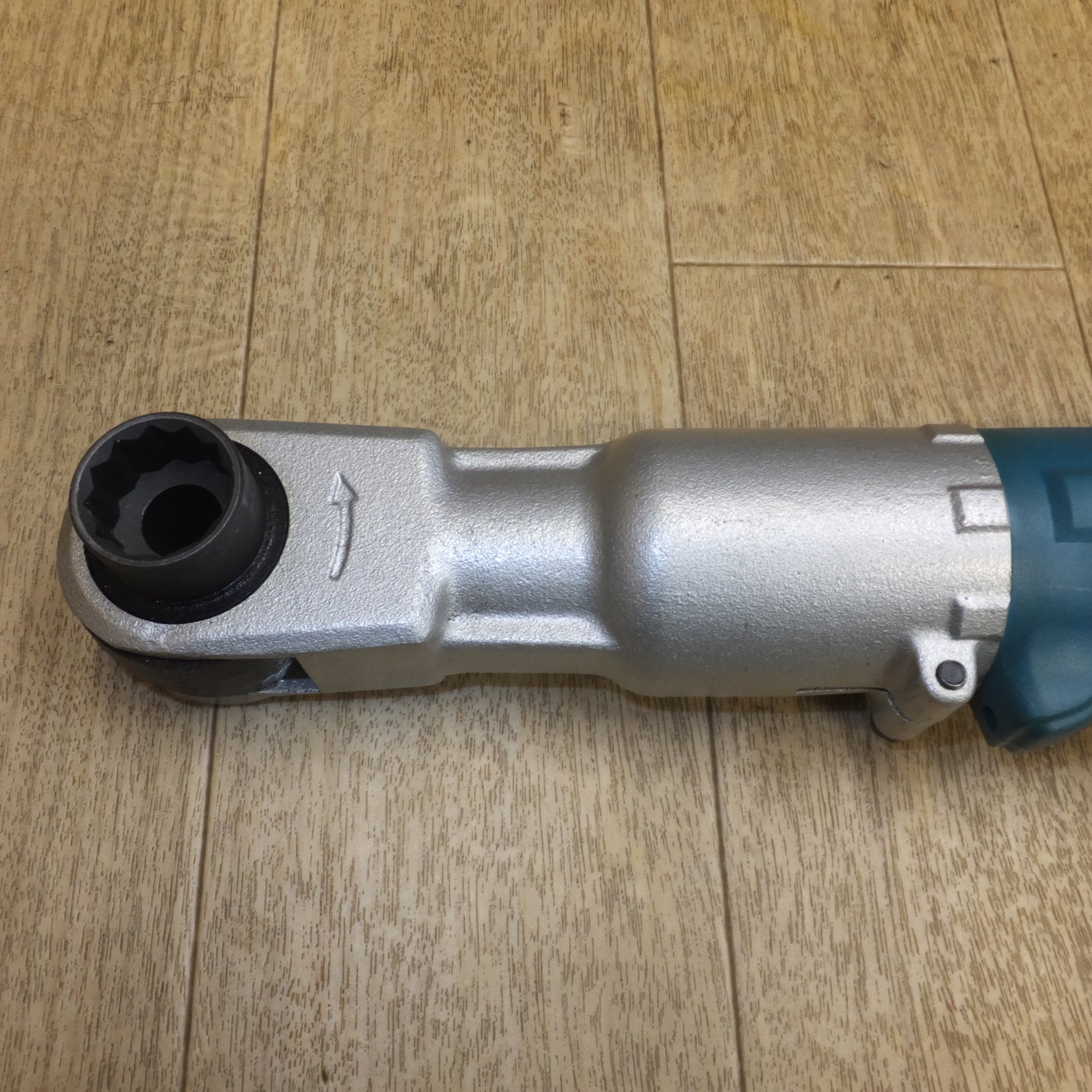 送料無料]キレイ☆マキタ makita 充電式アングルインパクトドライバ