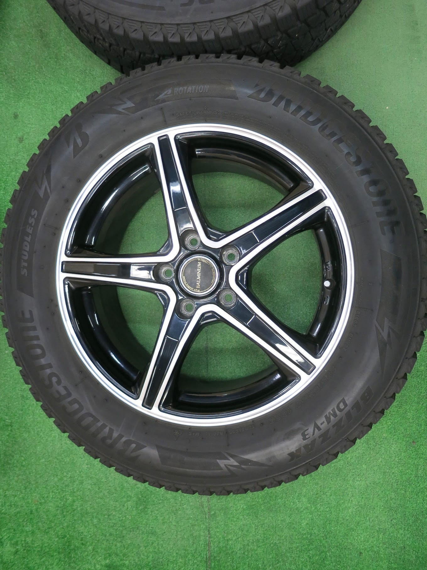 [送料無料]バリ溝！19年！キレイ！8.5分★スタッドレス 225/65R17 ブリヂストン ブリザック DM-V3 BALMINUM バルミナ 17インチ PCD114.3/5H★3020105ヒス