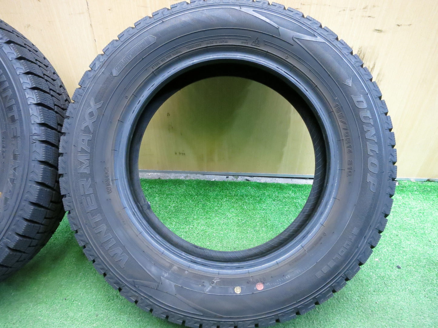 [送料無料]バリ溝！21年！9.5分以上★スタッドレス 165/70R14 ダンロップ ウインターマックス WM02 タイヤ 14インチ マーチ ヴィッツ パッソ 等★2121611Hスタ