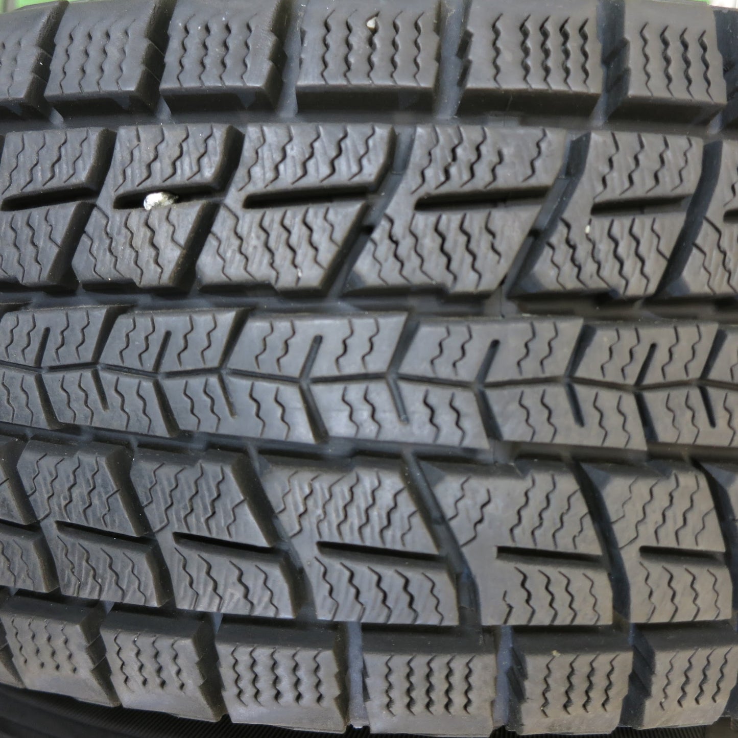 [送料無料]バリ溝！9.5分以上★ハイエース 等 KEELER 195/80R15 スタッドレス ダンロップ ウインターマックス SJ8 キーラー 15インチ PCD139.7/6H★3041006Hス