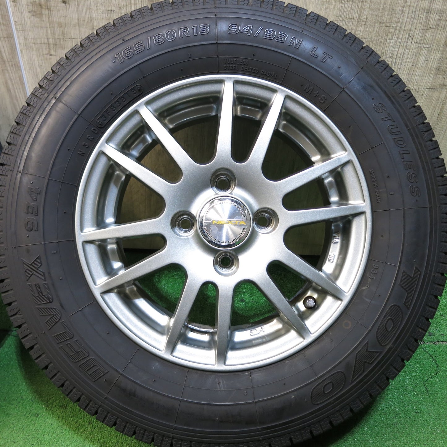 [送料無料]バリ溝！キレイ！9.5分以上★スタッドレス 165/80R13 94/93N トーヨー デルベックス 934 NEXTA ネクスタ 13インチ PCD100/4H★3061402Hス