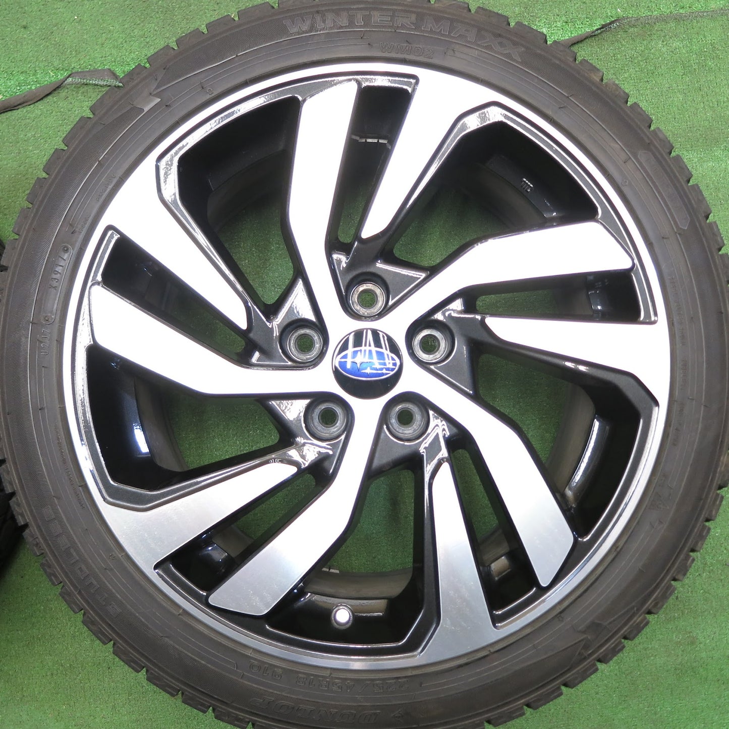 [送料無料]バリ溝！綺麗！9.5分★スバル VM系 レヴォーグ 純正 225/45R18 スタッドレス ダンロップ ウインターマックス WM02 18インチ PCD114.3/5H★3060609Hス
