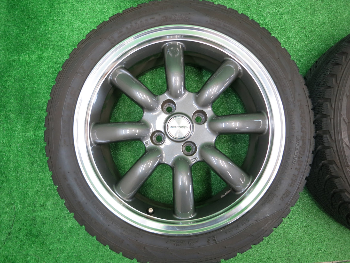 [送料無料]バリ溝！キレイ！9.5分★スタッドレス 195/50R16 Eurodesign クラシックエイト ノキアン ハッカペリッタ R2 Classic Eight 16 PCD100/4H★2081012ヒス