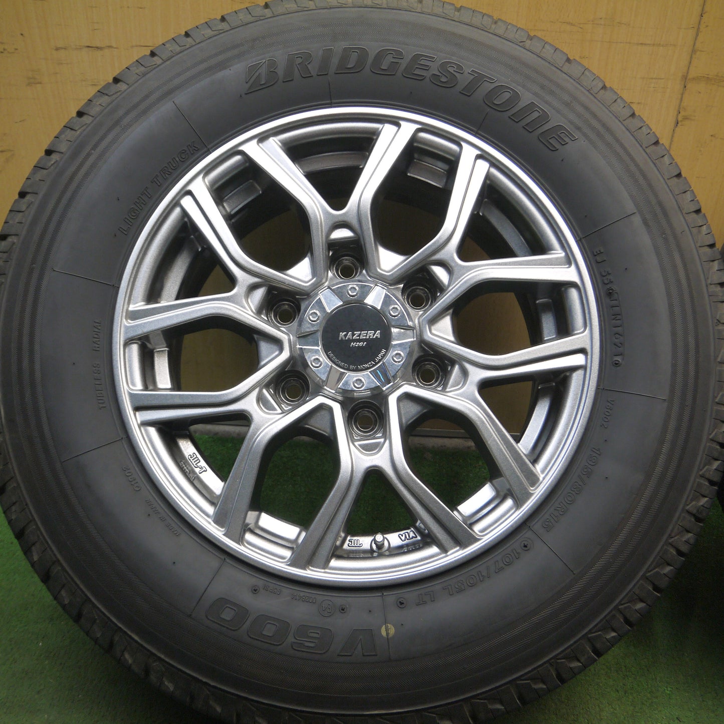 *送料無料*バリ溝！21年！キレイ！9.5分★ハイエース 等 195/80R15 ブリヂストン V600 KAZERA H301 MONZA 15インチ PCD139.7/6H★3120801Hノ