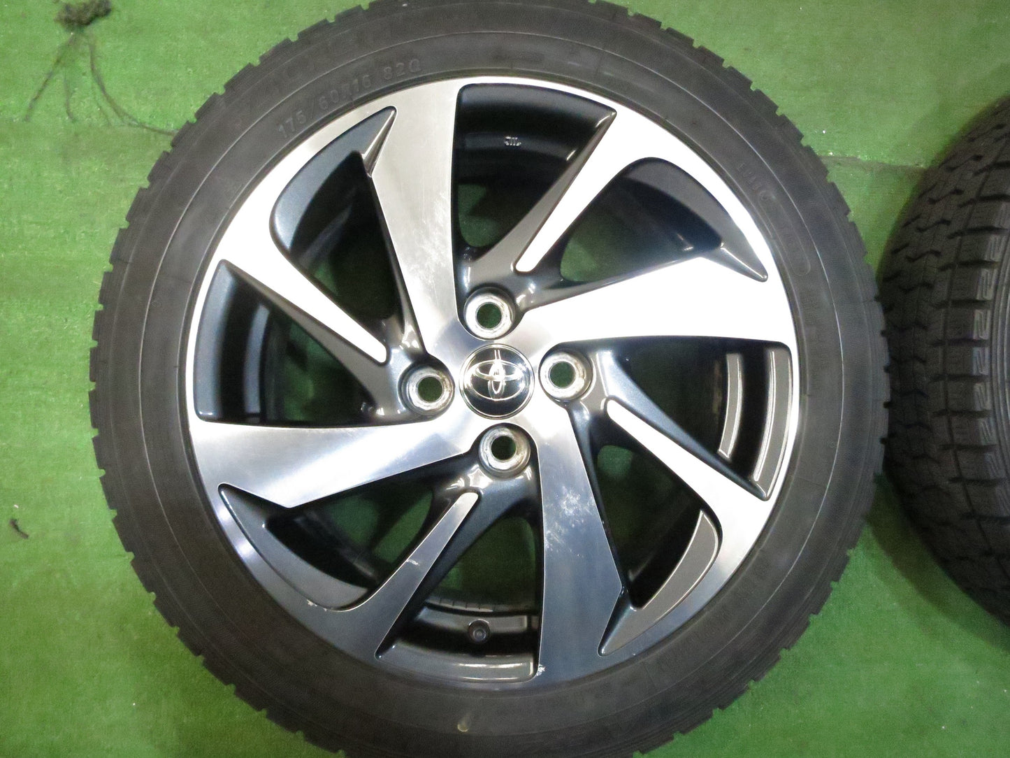 [送料無料]バリ溝！8.5分★トヨタ トヨタ アクア Xアーバン 純正 175/60R16 スタッドレス ファルケン エスピア EPZ 16インチ PCD100/4H★3021508Hス