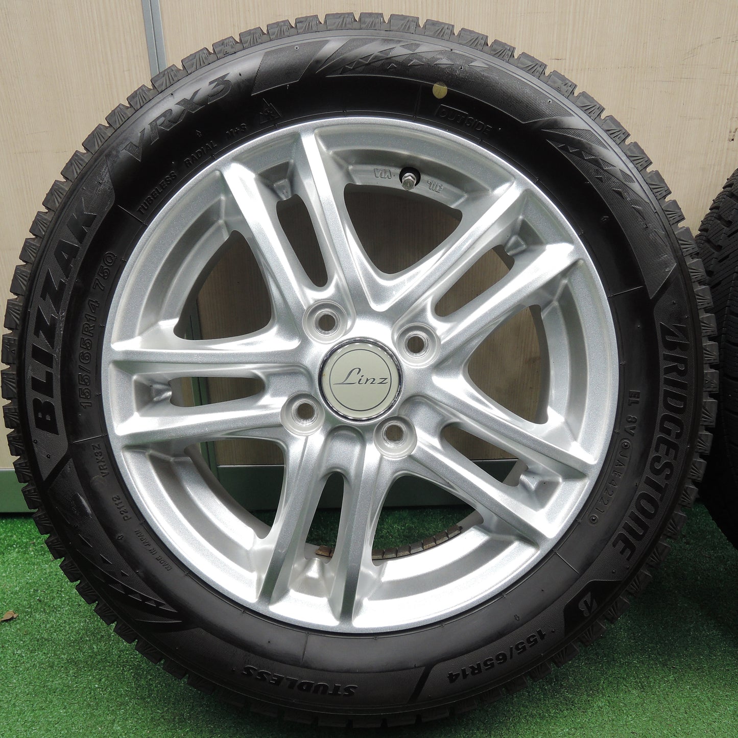 *送料無料*バリ溝！21年！キレイ！9.5分以上★スタッドレス 155/65R14 ブリヂストン ブリザック VRX3 Linz 14インチ PCD100/4H★3122001NJス