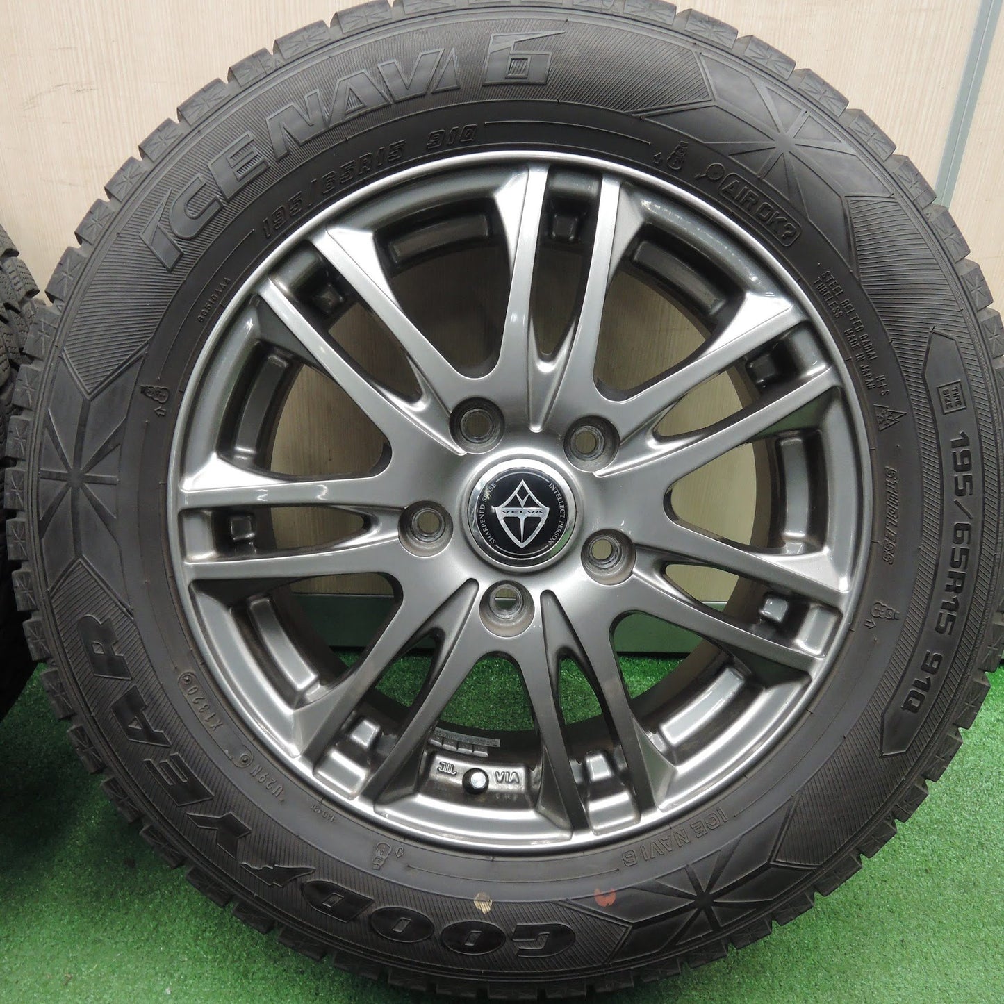 [送料無料] バリ溝！20年！キレイ！9分★スタッドレス 195/65R15 グッドイヤー アイスナビ6 VELVA ヴェルヴァ PCD114.3/5H★3120207HAス
