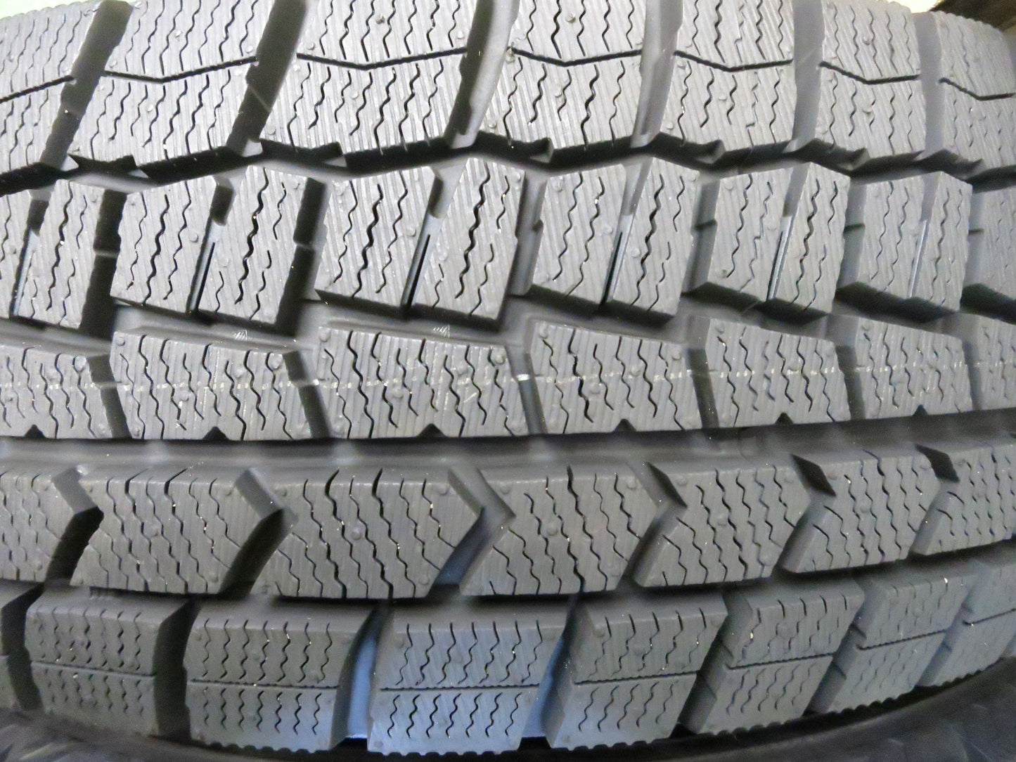 [送料無料]ほぼ未使用！21年★スタッドレス 175/65R15 ダンロップ ウインターマックス WM02 タイヤ 15インチ フィット アクア ヴィッツ キューブ 等★3012705Hスタ