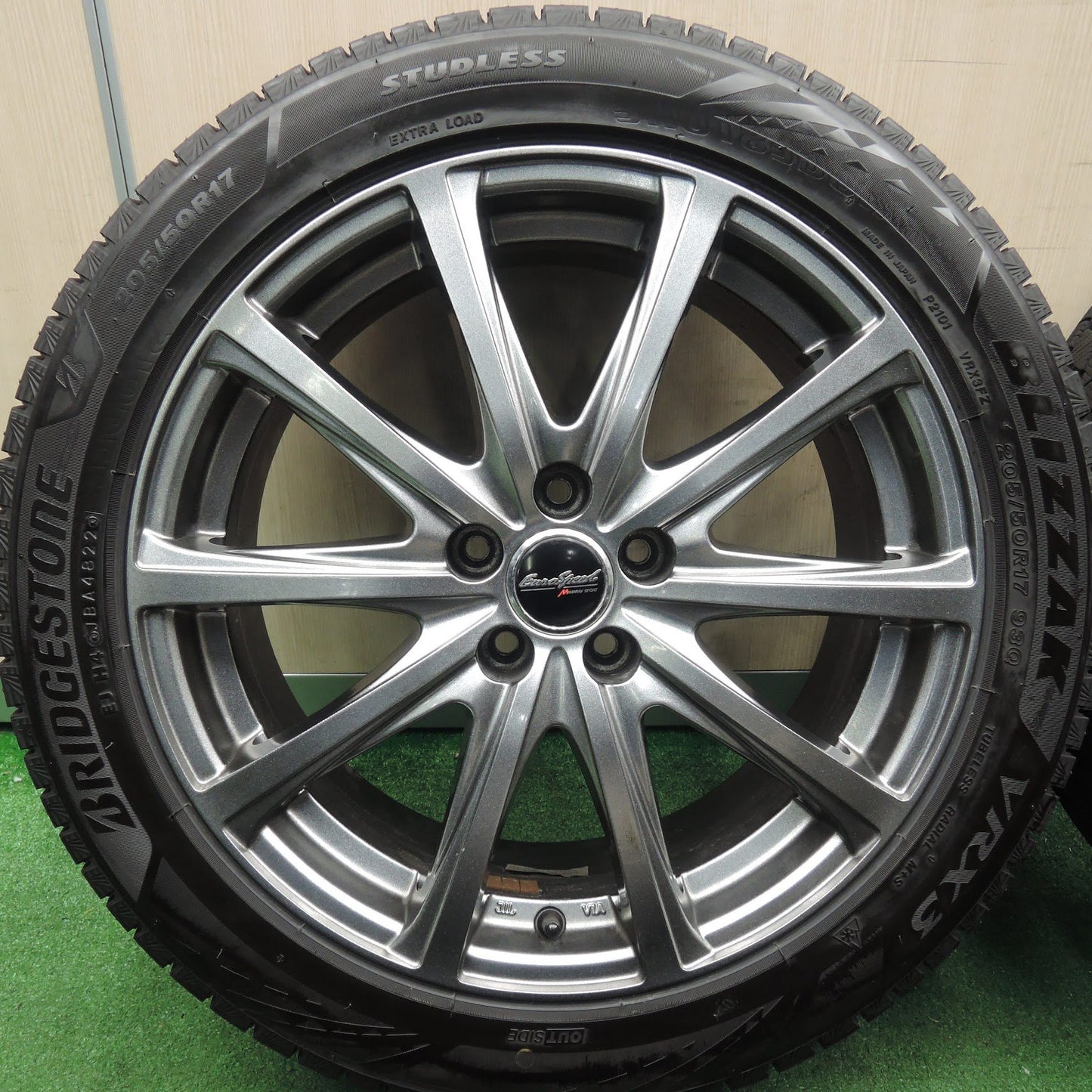 [送料無料] バリ溝！22年！綺麗！9.5分★スタッドレス 205/50R17 ブリヂストン ブリザック VRX3 EuroSpeed MANARAY PCD100/5H★3120302HAス