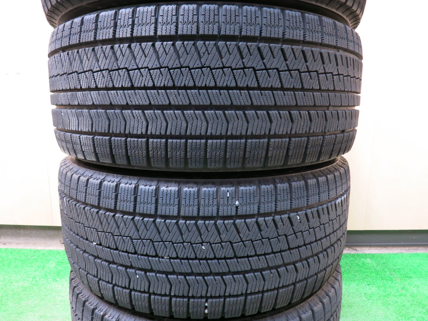 [送料無料]バリ溝！18年！美品！9.5分★ベンツ アウディ 等 BORBET CMA 245/45R17 スタッドレス ブリヂストン ブリザック VRX2 17インチ PCD112/5H★2121410ヒス
