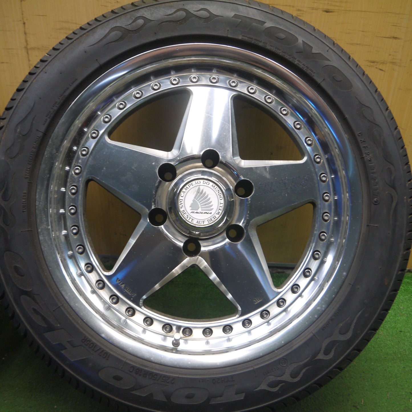 *送料無料* バリ溝！9.5分★RAGUNA ZZYZX 225/50R18C 107/105R トーヨー H20 ラグナ ザイジックス 18インチ PCD139.7/6H★4030805Hノ