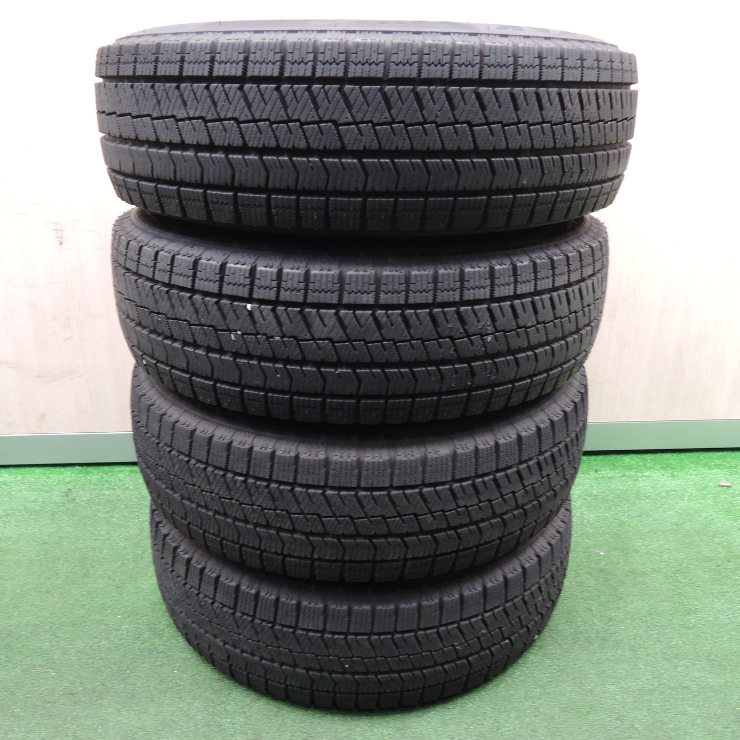 *送料無料*バリ溝！22年！キレイ！9.5分以上★スタッドレス 185/70R14 ブリヂストン ブリザック VRX2 LAPORTA ラポルタ 14インチ PCD100/4H★3111512SYス