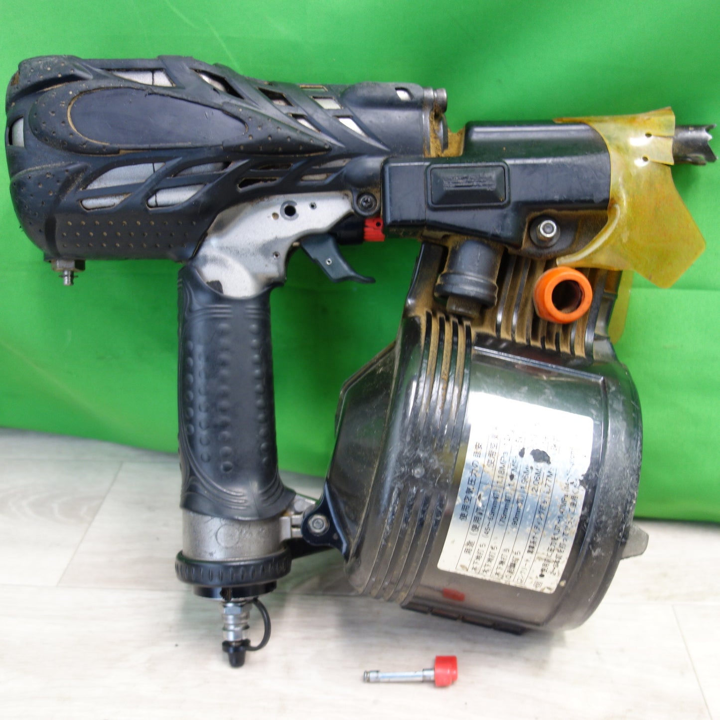 [送料無料] ☆日立工機 高圧ロール 釘打機 NV90HM HITACHI 電動 工具 大工 DIY ケース付き☆