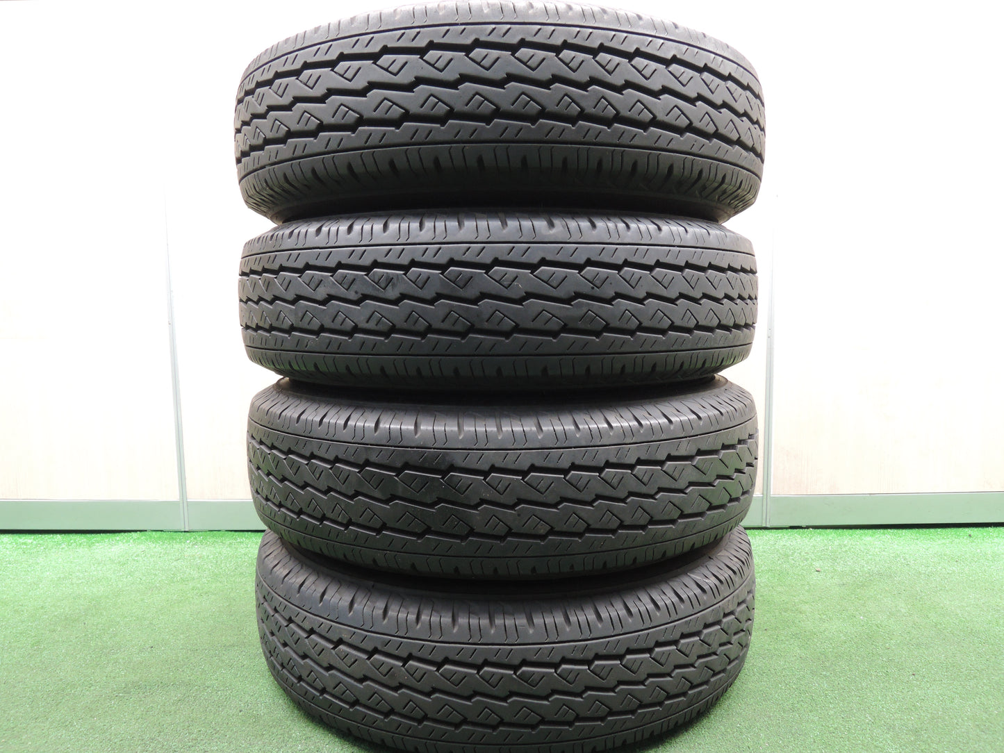 *送料無料*バリ溝！9分★日産 キャラバン 純正 スチール 195/80R15 107/105L ブリヂストン V600 15インチ PCD139.7/6H★3112515HAノ