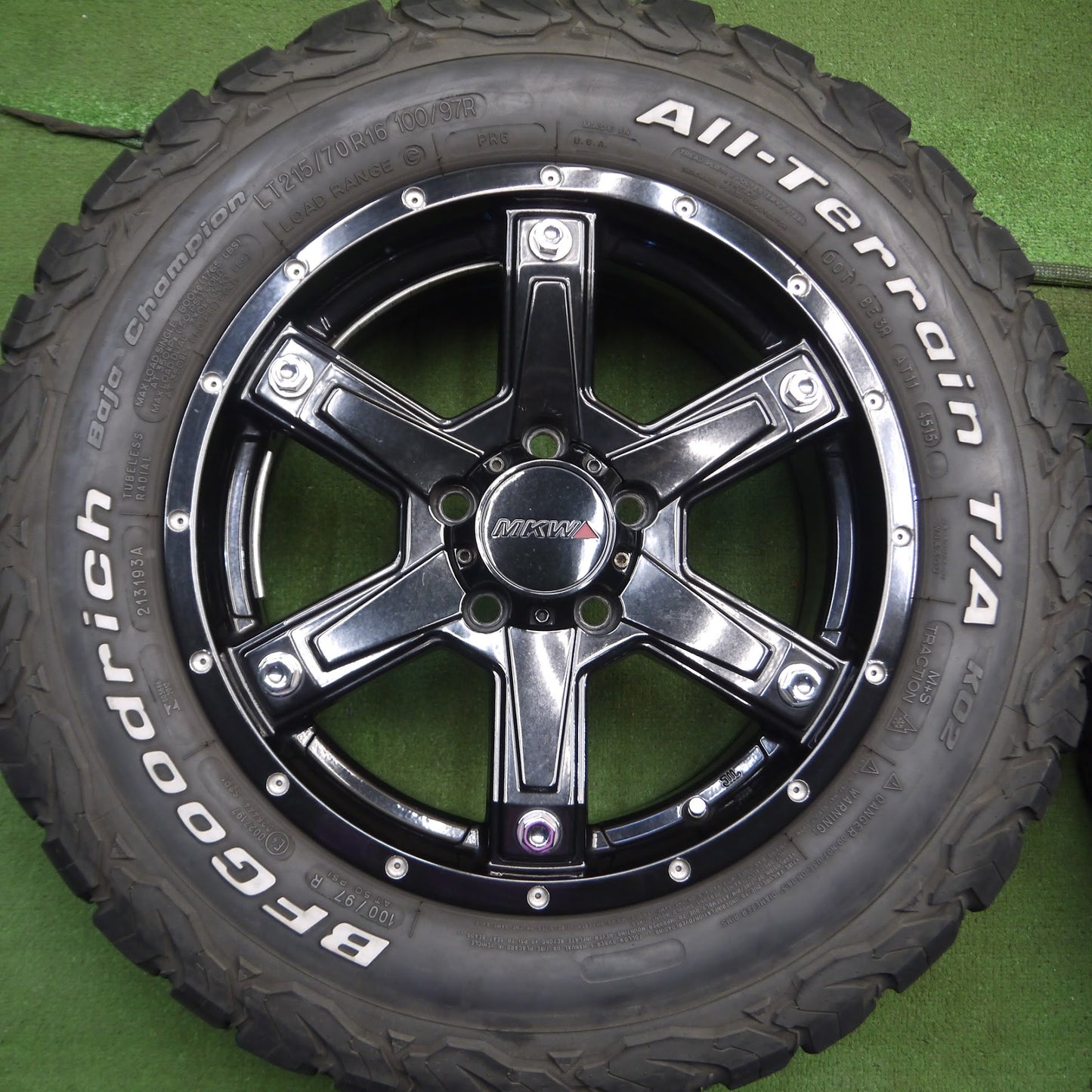 [送料無料]バリ溝！キレイ！9.5分★MKW MK-56 215/70R16 100/97R ホワイトレター BFグッドリッチ All-Terrain T/A KO2 16インチ PCD114.3/5H★3091504Hノ