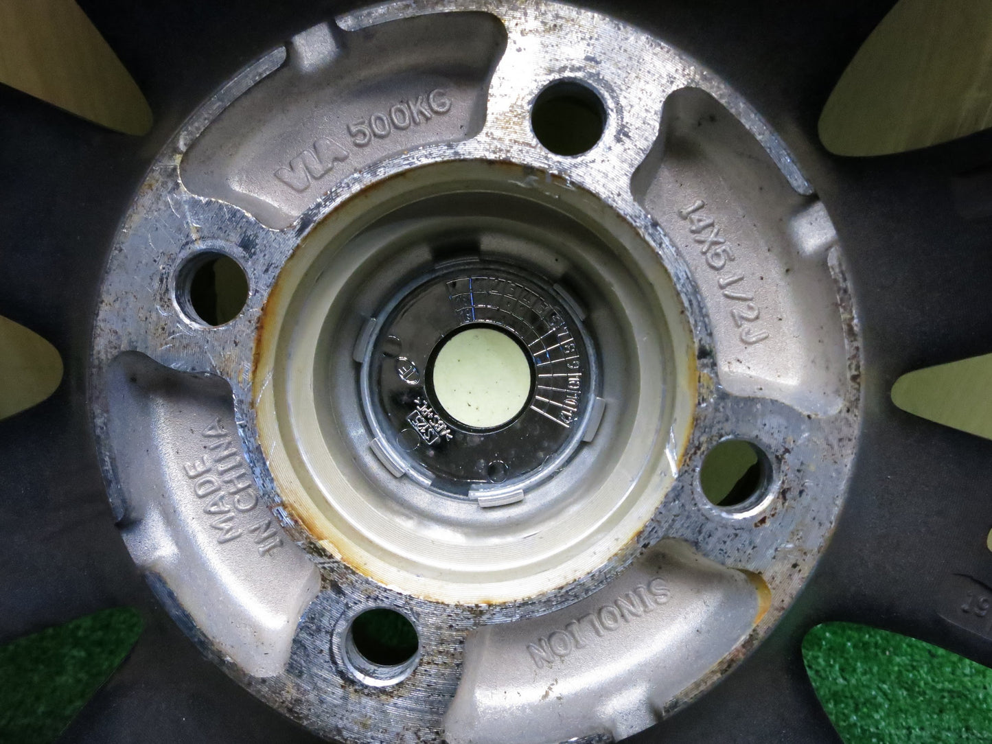 [送料無料]超バリ溝！18年！キレイ！9.5分以上★スタッドレス 175/65R14 ダンロップ ウインターマックス WM01 Fang ファング 14インチ PCD100/4H★2121204Hス