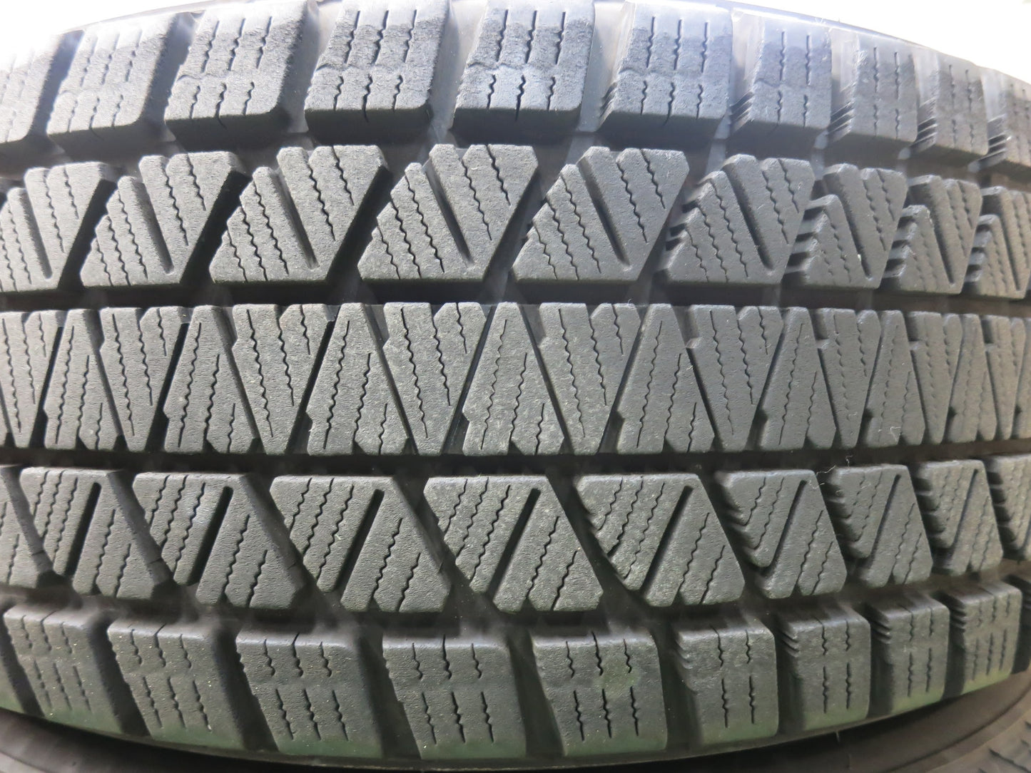 [送料無料]バリ溝！19年！キレイ！8.5分★スタッドレス 225/65R17 ブリヂストン ブリザック DM-V3 BALMINUM バルミナ 17インチ PCD114.3/5H★3020105ヒス