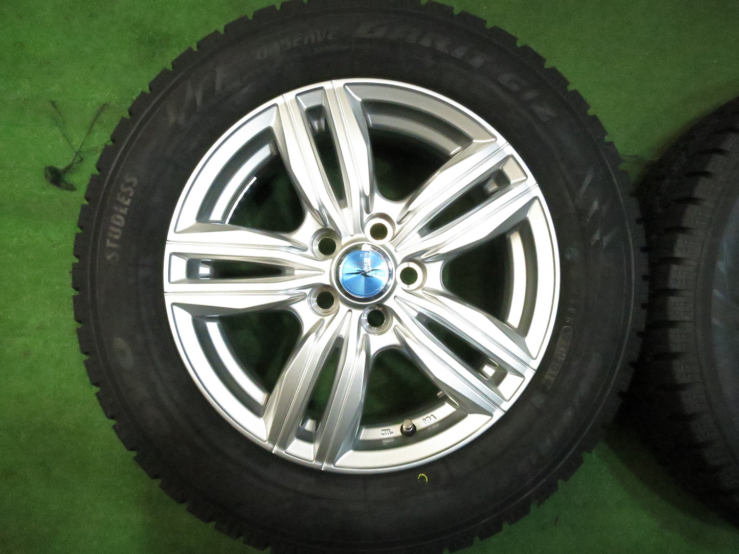 [送料無料]未使用！19年★リウス 等 195/65R15 スタッドレス トーヨー オブザーブ ガリット GIZ JOKER weds ジョーカー 15インチ PCD100/5H★2122802Hス