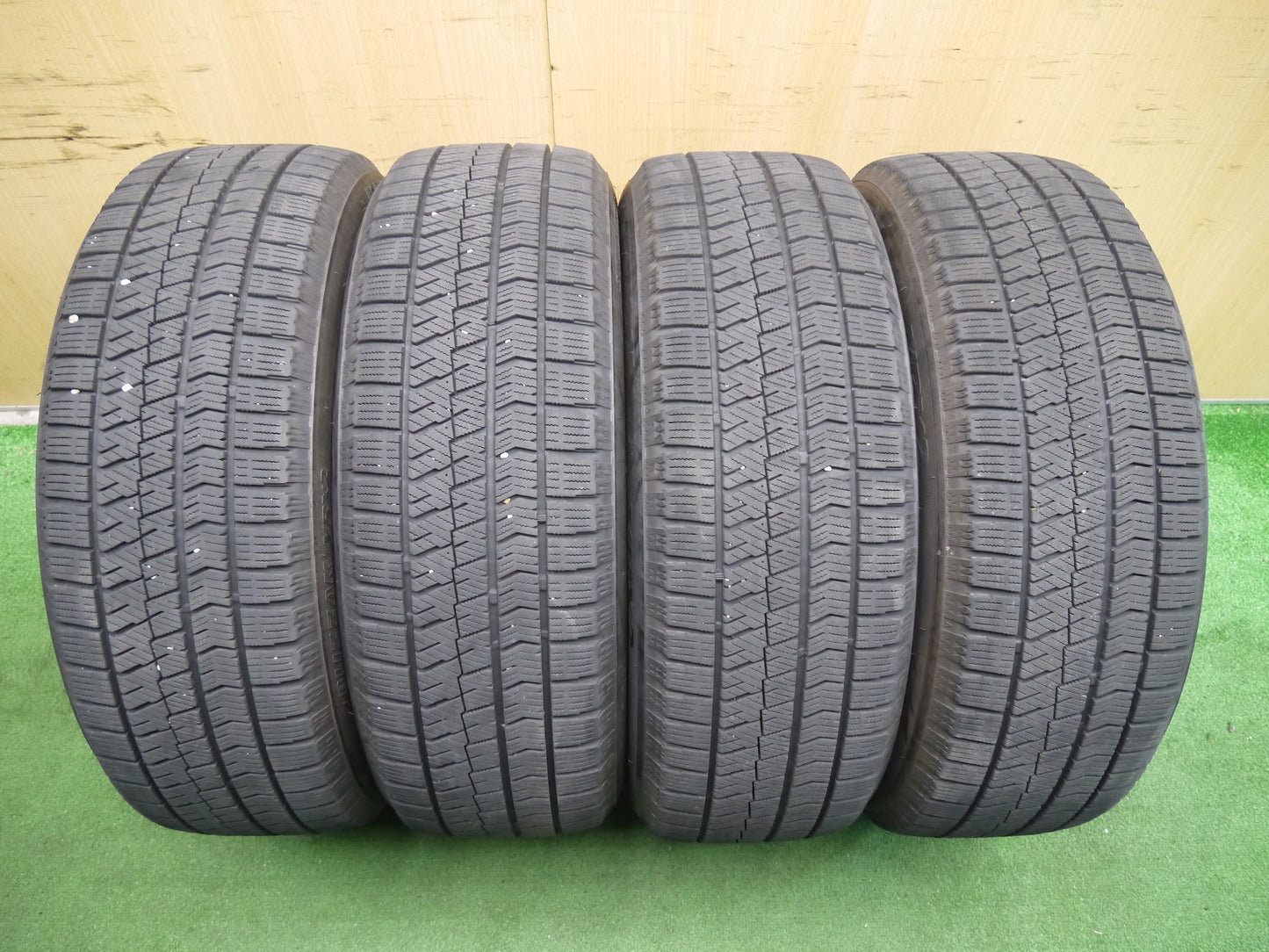 [送料無料]キレイ！19年★スタッドレス 215/60R17 ブリヂストン ブリザック VRX2 ravrion selzer ラブリオン 17インチ PCD114.3/5H★2120304アス