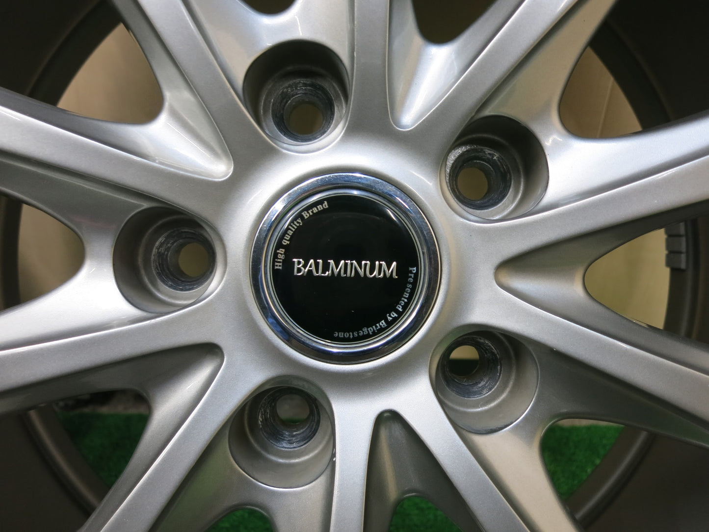 [送料無料]バリ溝！21年！9.5分以上★スタッドレス 225/45R18 ブリヂストン ブリザック VRX3 BALMINUM バルミナ 18インチ PCD114.3/5H★2122708ヒス