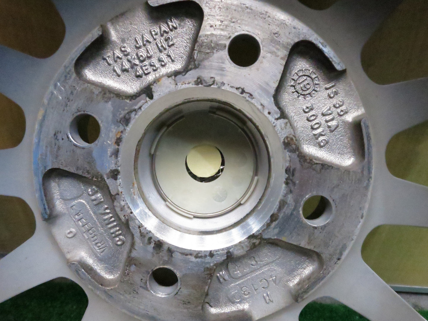 [送料無料]バリ溝！19年！綺麗！9.5分★ワーゲン up 等 IRVINE 165/70R14 スタッドレス ブリヂストン ブリザック VRX アーヴィン PCD100/4H★3011001Hス