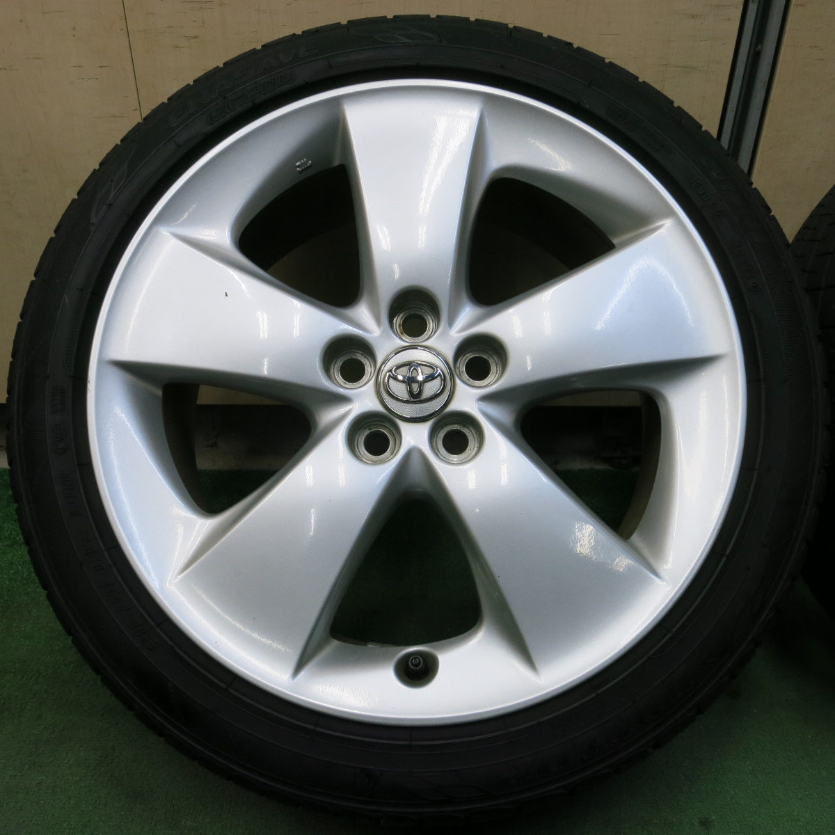 *送料無料*バリ溝！21年！9.5分★トヨタ 30系 プリウス ツーリング 純正 215/45R17 ダンロップ エナセーブ EC204 PCD100/5H★3101701イノ
