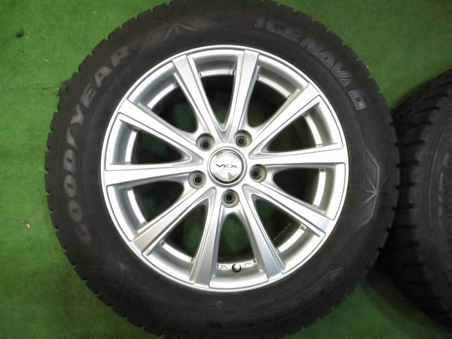[送料無料]バリ溝！キレイ！9分★スタッドレス 215/60R16 グッドイヤー アイスナビ6 V.E.X. VEX 社外 アルミ 16インチ PCD114.3/5H★3020702Hス