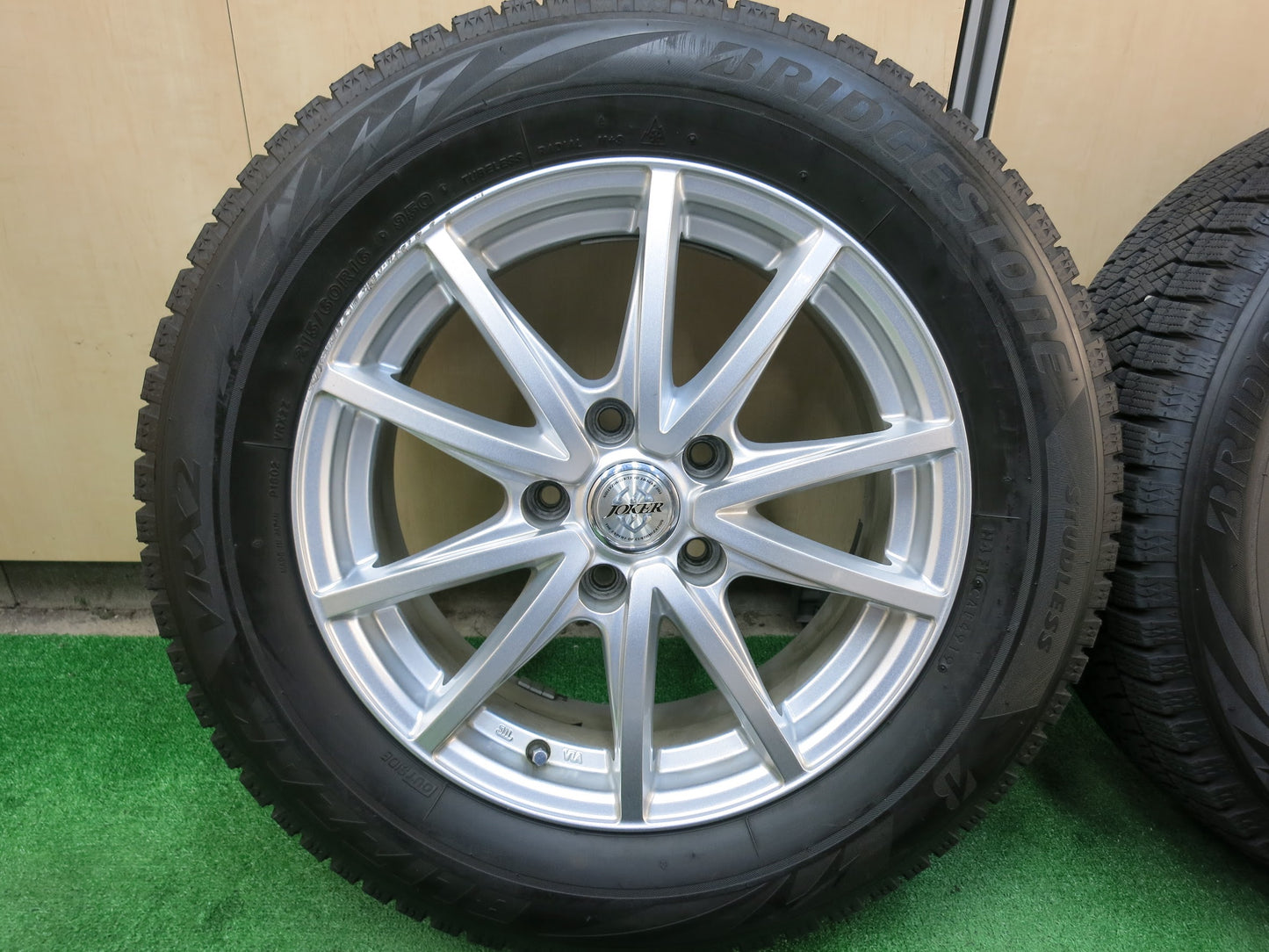 [送料無料]バリ溝！19年！9.5分★スタッドレス 215/60R16 ブリヂストン ブリザック VRX2 JOKER weds ジョーカー 16インチ PCD114.3/5H★3030404ヒス