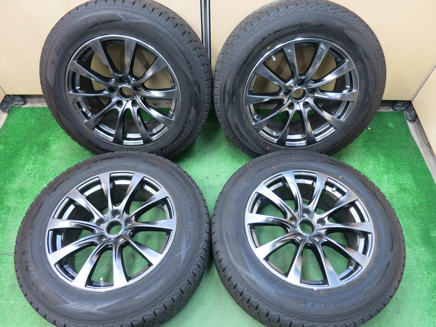 [送料無料]超バリ溝！20年！ほぼ10分★レクサス 等 235/65R18 スタッドレス ダンロップ ウインターマックス SJ8 MiD マルカ 18インチ PCD114.3/5H★3022202ヒス
