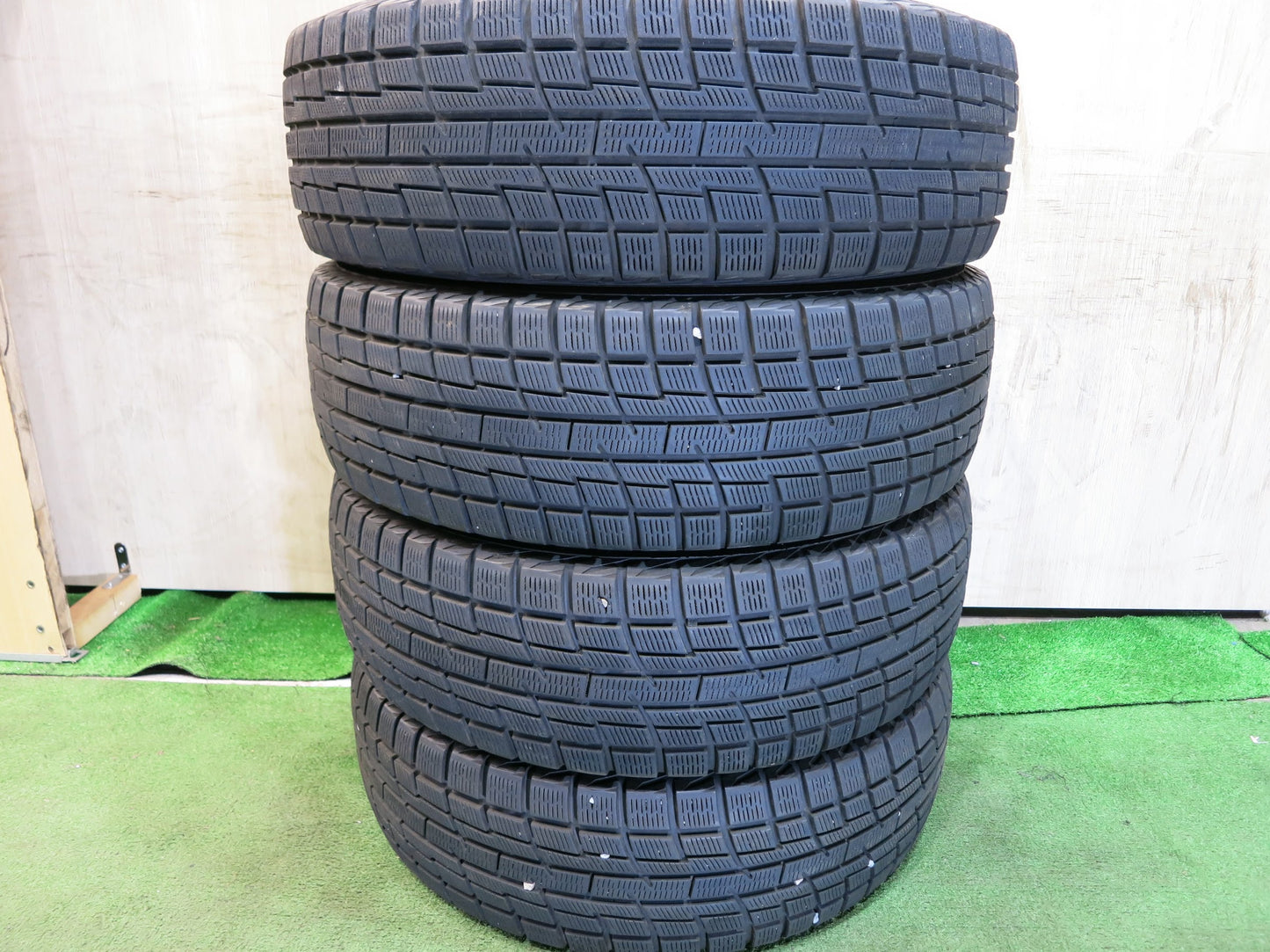 [送料無料]4本価格★スタッドレス 195/65R15 ヨコハマ アイスガード iG30 タイヤ 15インチ プリウス ノア ヴォクシー ウィッシュ エスクァイア 等★2062401Hスタ