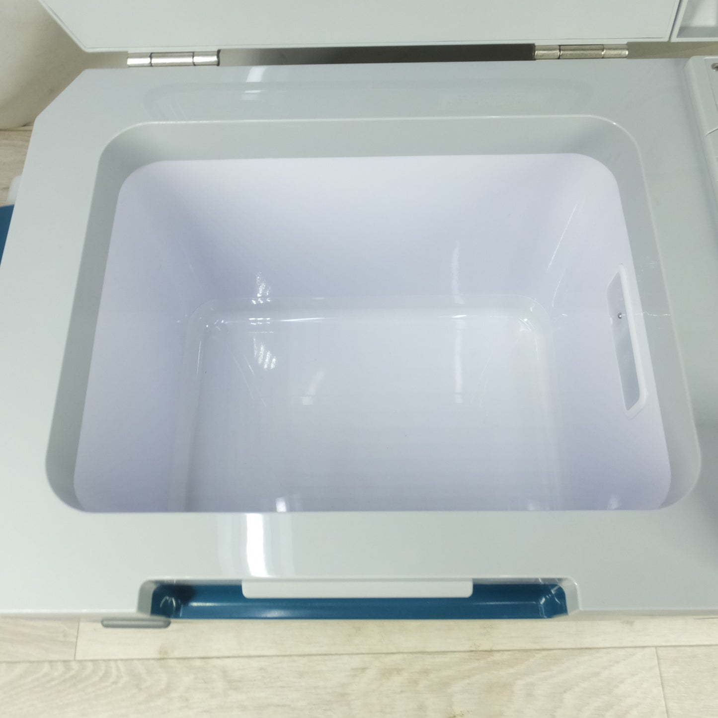 [送料無料] 美品◆makita マキタ 充電式保冷温庫 CW001G 容量20L ACアダプタ付き クーラーボックス◆