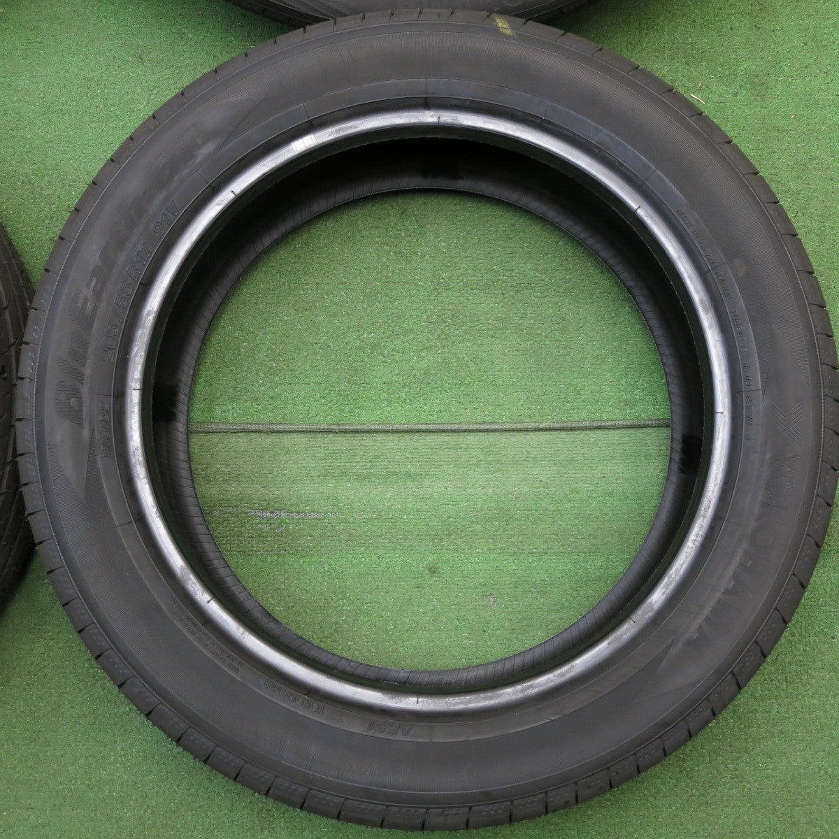 *送料無料* 新車外し！23年★205/55R17 ヨコハマ BluEarth-GT ブルーアースGT タイヤ 17インチ ノア ヴォクシー等★4022205KKノタ