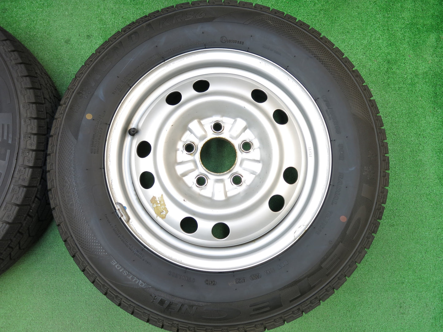 [送料無料]超バリ溝！20年！ほぼ10分★スタッドレス 175/80R15 ケンダ KR36 アイステック ネオ スチール ホイール 15インチ PCD114.3/5H★3011805ヒス