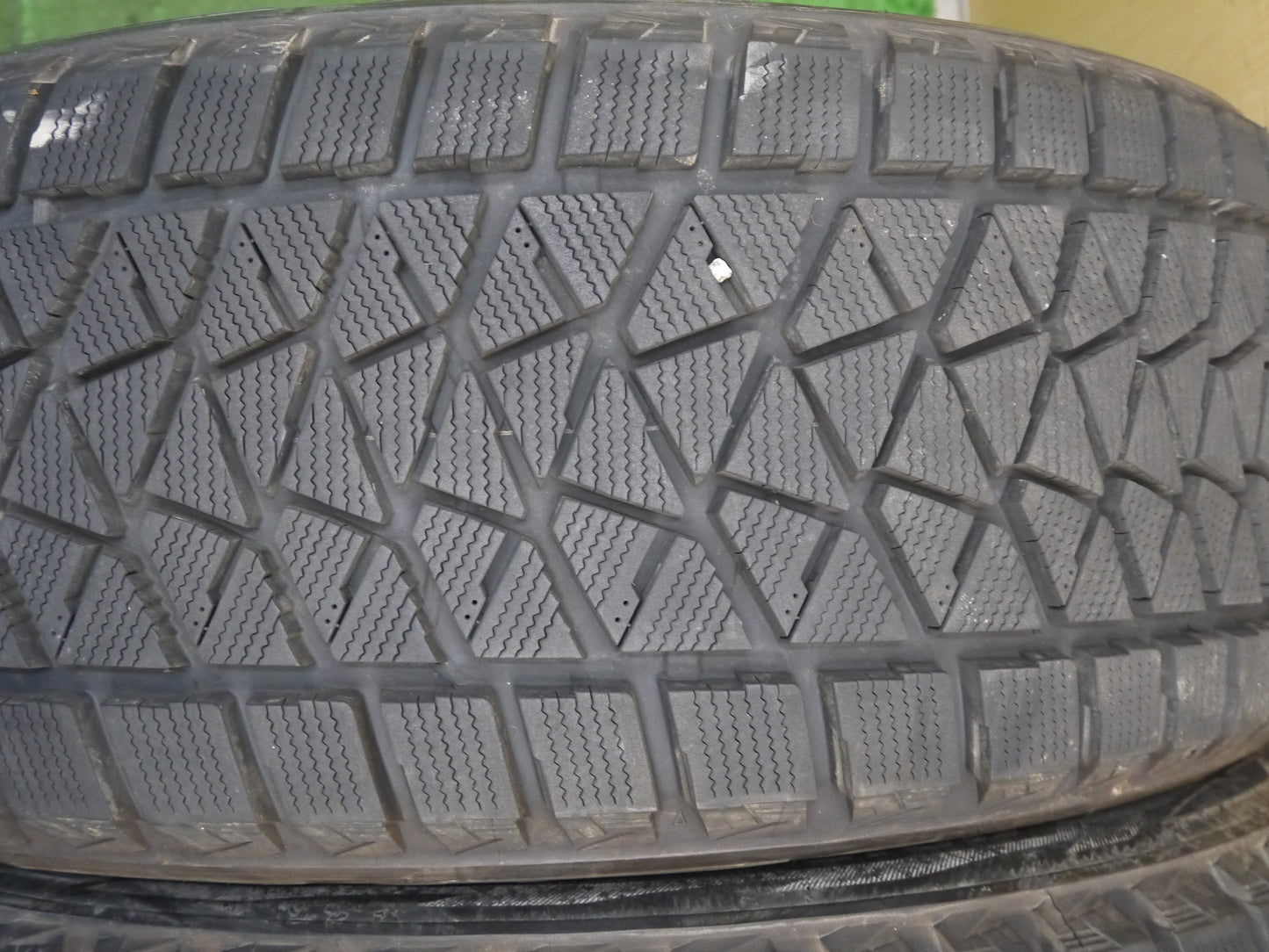 [送料無料]バリ溝！9.5分★スタッドレス 285/45R22 ブリヂストン ブリザック DM-V2 タイヤ 22インチ ベンツG レクサスLX ランクル エスカレード 等★3022503ナスタ