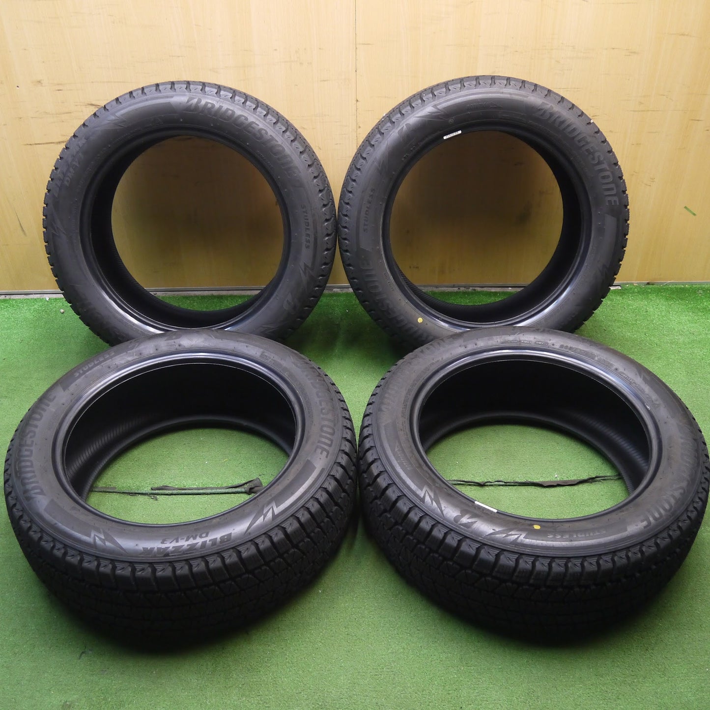 [送料無料]バリ溝！19年！ほぼ10分★スタッドレス 235/55R19 ブリヂストン ブリザック DM-V3 タイヤ 19インチ レクサスRX RAV4 ベンツGLC ボルボ 等★3040801クスタ