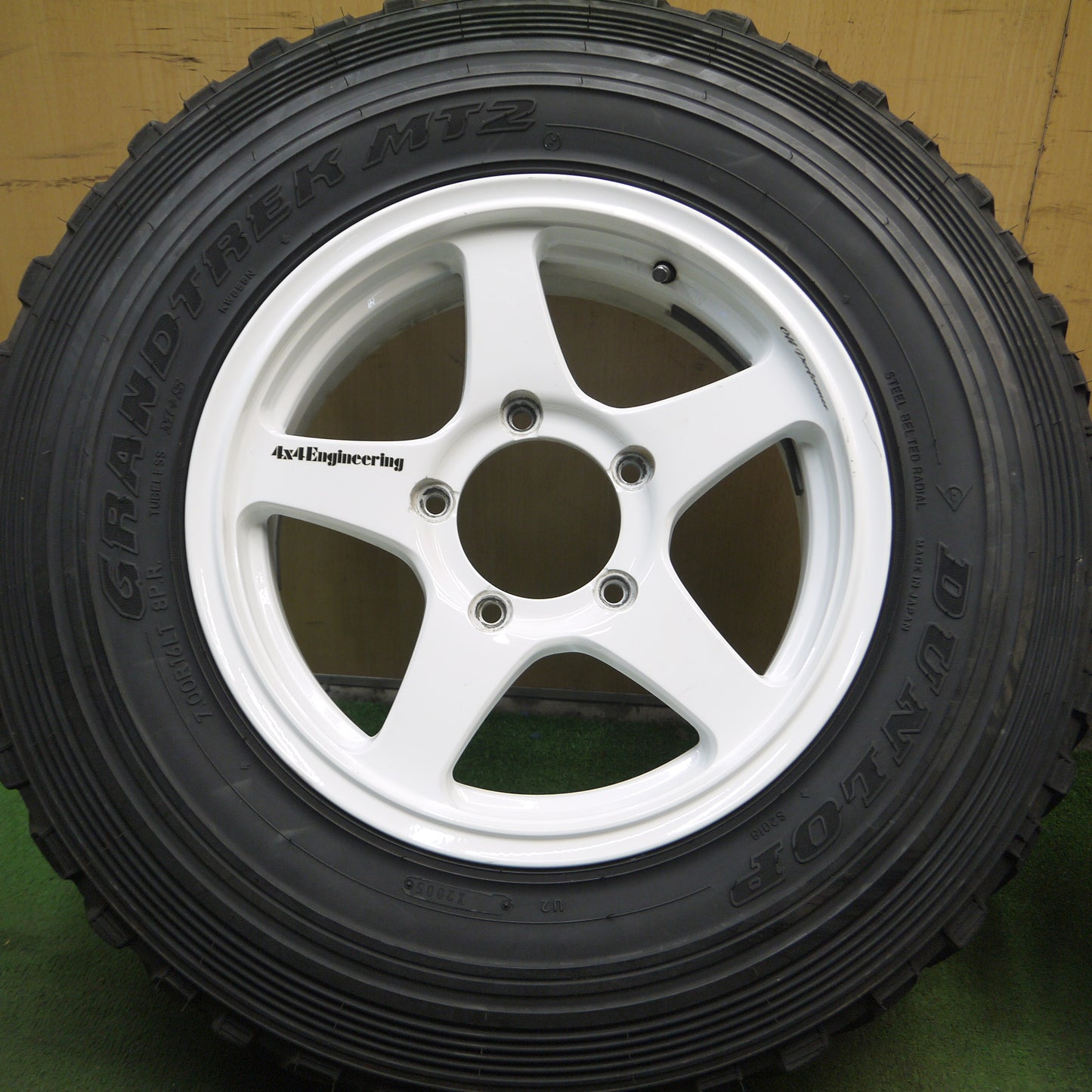 *送料無料*バリ溝！キレイ！8.5分★4×4 Engineering 7.00R16LT 8PR ダンロップ グラントレック MT2 4×4エンジニアリング PCD139.7/5H★4012310Hノ