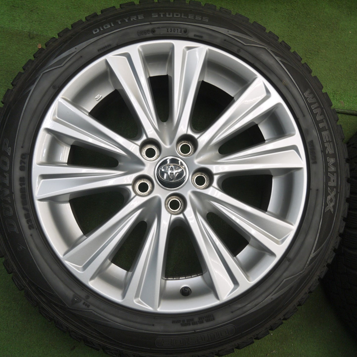 [送料無料]キレイ★トヨタ 30系 アルファード ヴェルファイア 純正 235/50R18 スタッドレス ダンロップ ウインターマックス WM01 PCD114.3/5H★3051205アス