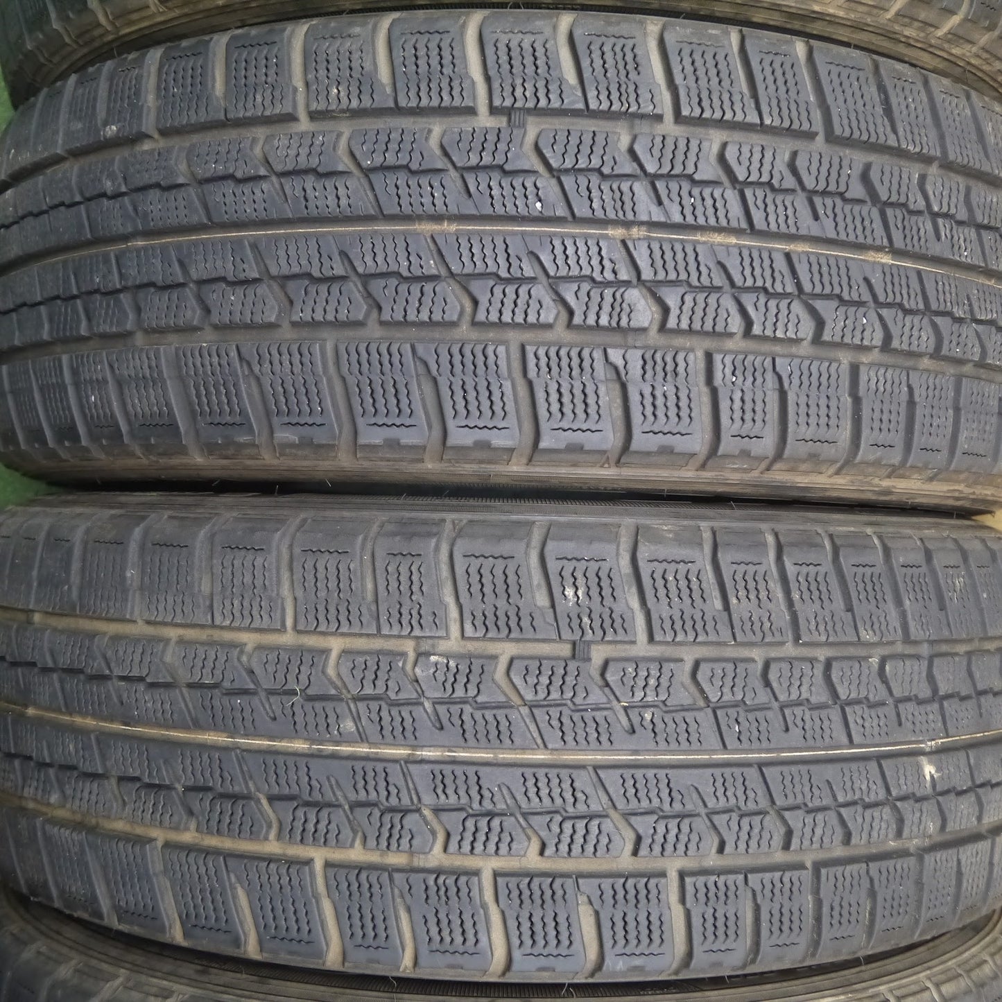 [送料無料]バリ溝！8.5分★スタッドレス 205/65R16 グッドイヤー アイスナビ ZEA2 タイヤ 16インチ 10アルファード エスティマ ティアナ CX-3 等★3062113クスタ