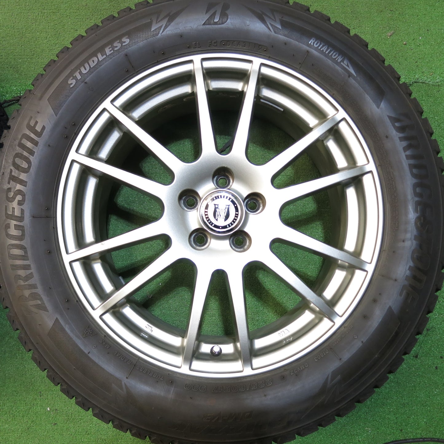 [送料無料]バリ溝！19年！9分★スタッドレス 225/60R17 ブリヂストン ブリザック DM-V3 NIRVANA NV ニルバーナ ニルヴァーナ 17インチ PCD100/5H★3041204Hス