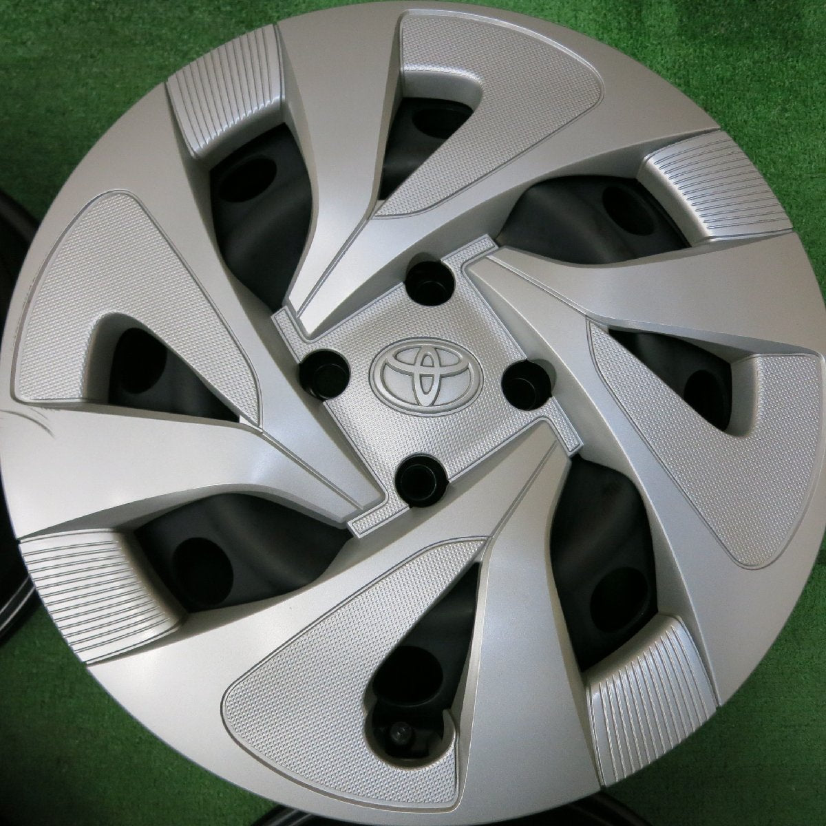 [送料無料]キレイ★トヨタ アクア 純正 スチール ホイール 15インチ 15×5.5J PCD100/4H★3080902ヒホ