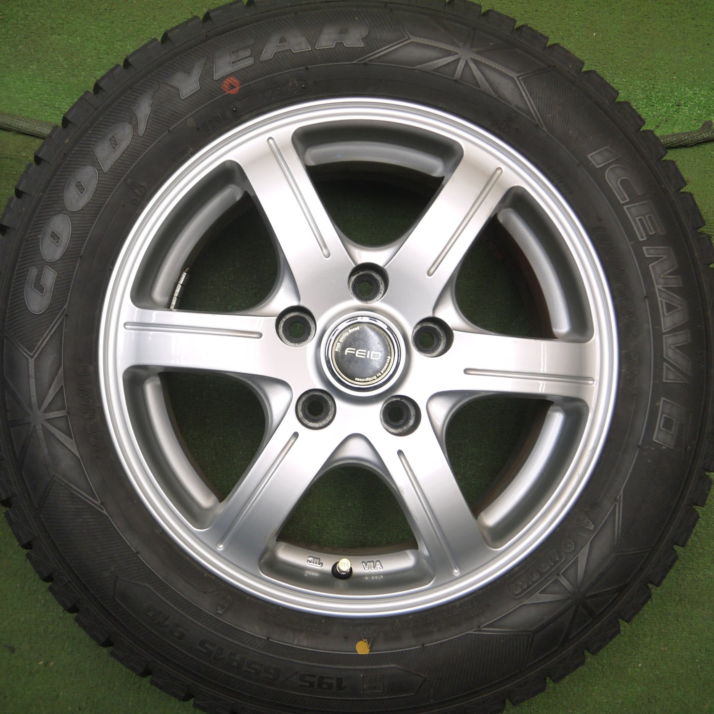 [送料無料]超バリ溝！キレイ！ほぼ10分★スタッドレス 195/65R15 グッドイヤー アイスナビ6 FEID 15インチ PCD114.3/5H★3111305Hス